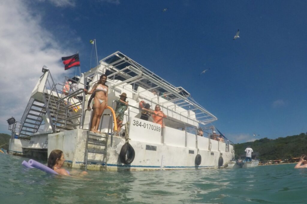 Quais são as regras para festas e eventos em embarcações no RJ?