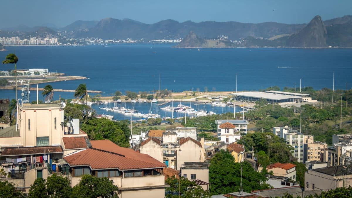 passeio de barco saindo da Marina da Glória