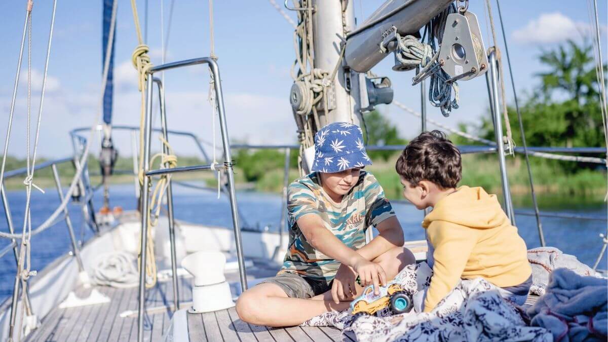 Qual a Idade Mínima para Criança Fazer Passeio de Barco no Rio de Janeiro