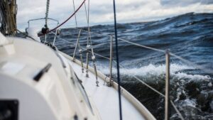 Passeio de Barco no Rio Funciona com Mar Agitado, Ressaca ou Vento Forte